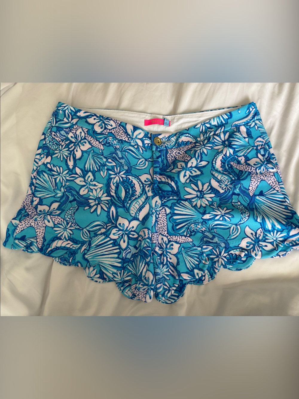 Lilly Pulitzer 5” Buttercup Knot Blue & White Floral High-Waist Scallop Shorts